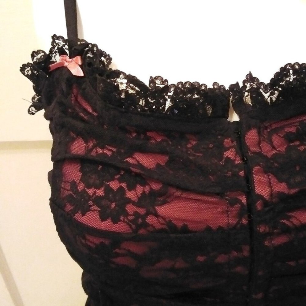 Satin and Lace Hot Pink Corset - Picture 4 of 10